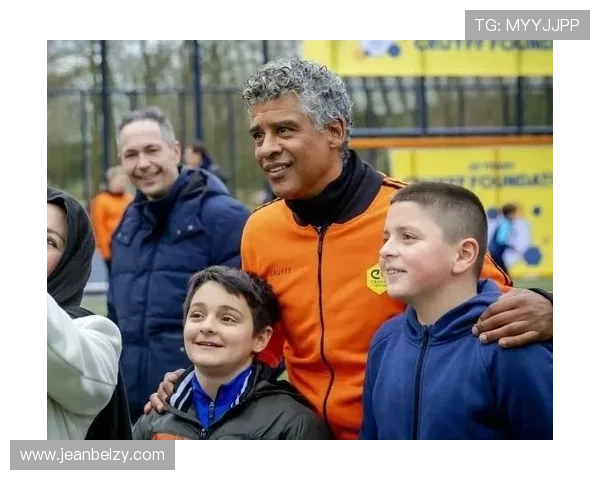 荷甲双雄克鲁伊维特与里杰卡尔德重温黄金岁月定格传奇瞬间